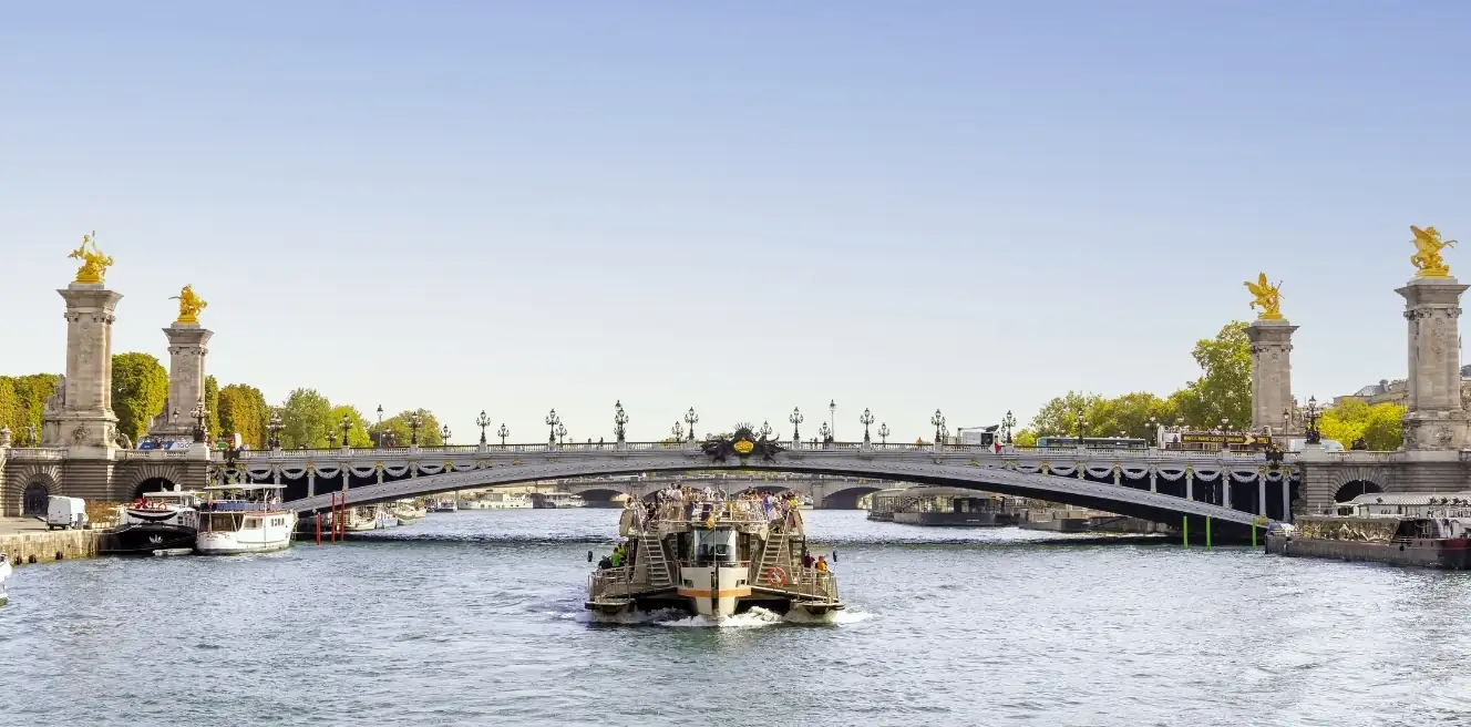 1 Hour Seine River Cruise From The Eiffel Tower By Bateaux Parisiens