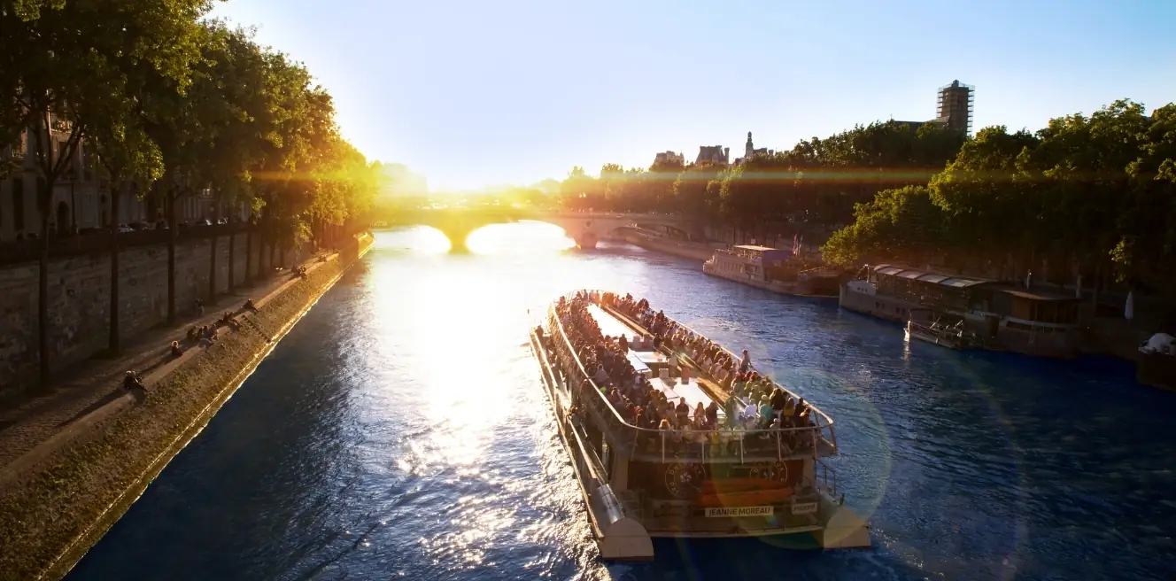 1 Hour Seine River Cruise From The Eiffel Tower By Bateaux Parisiens